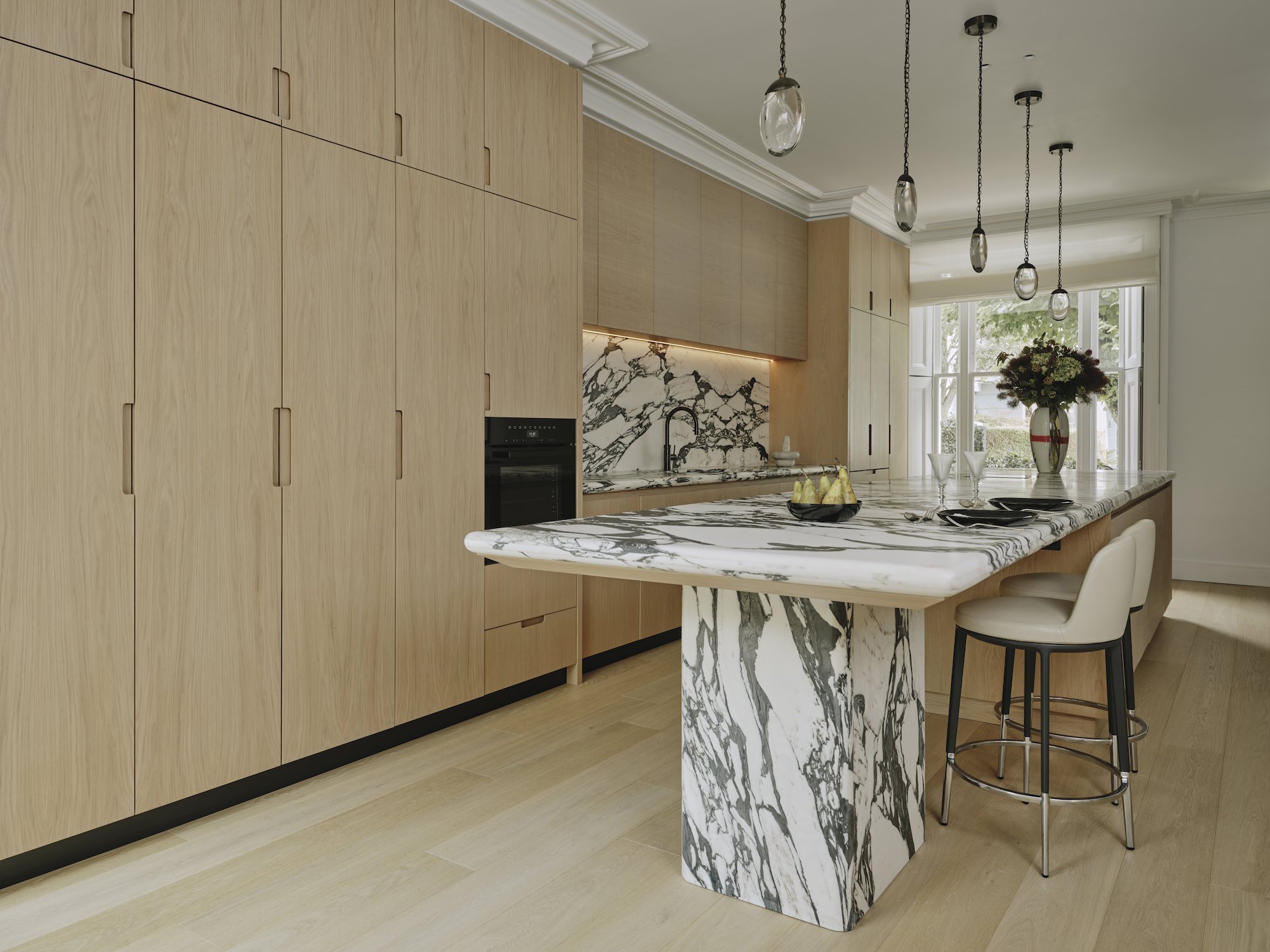 Notting Hill Oak with marble island